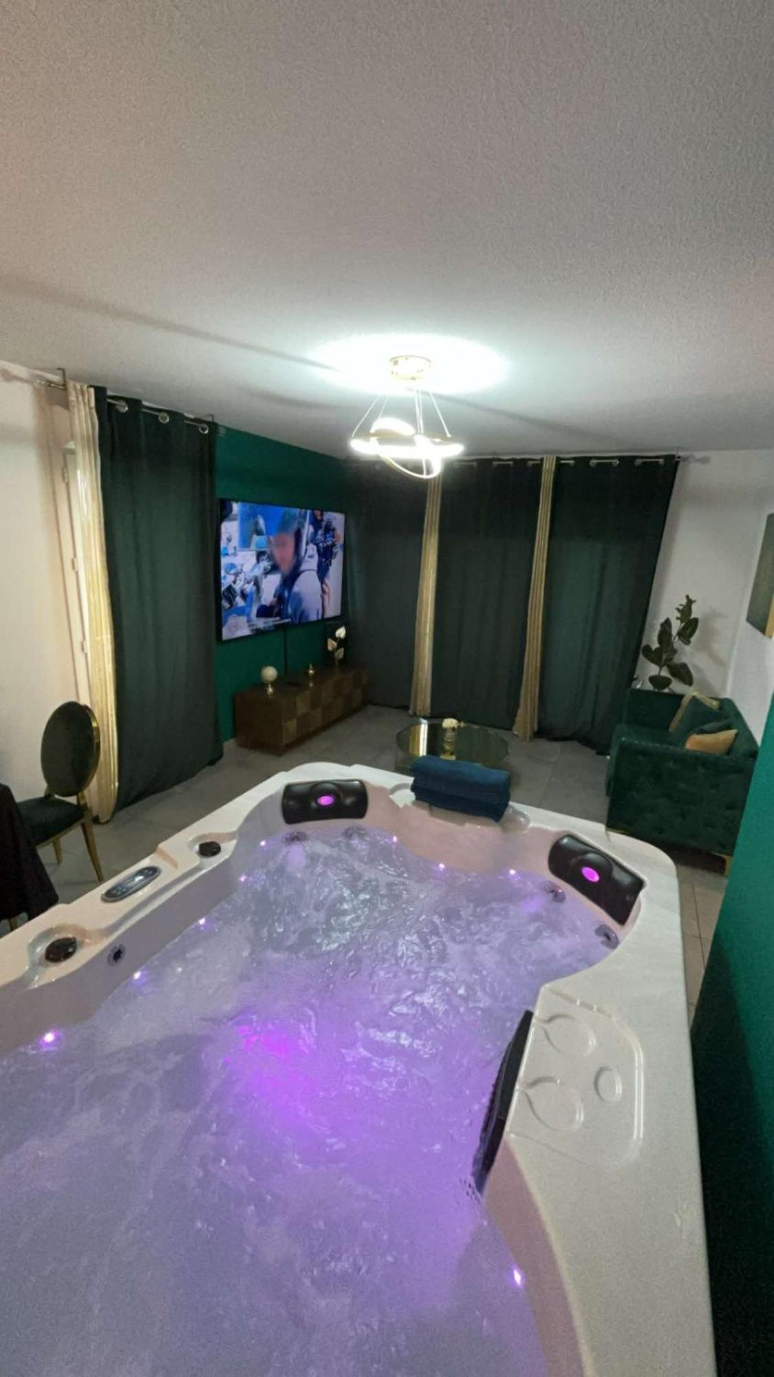 Suite Jacuzzi "Spa Privatif " Appartement Jacuzzi Toulouse Buitenkant foto