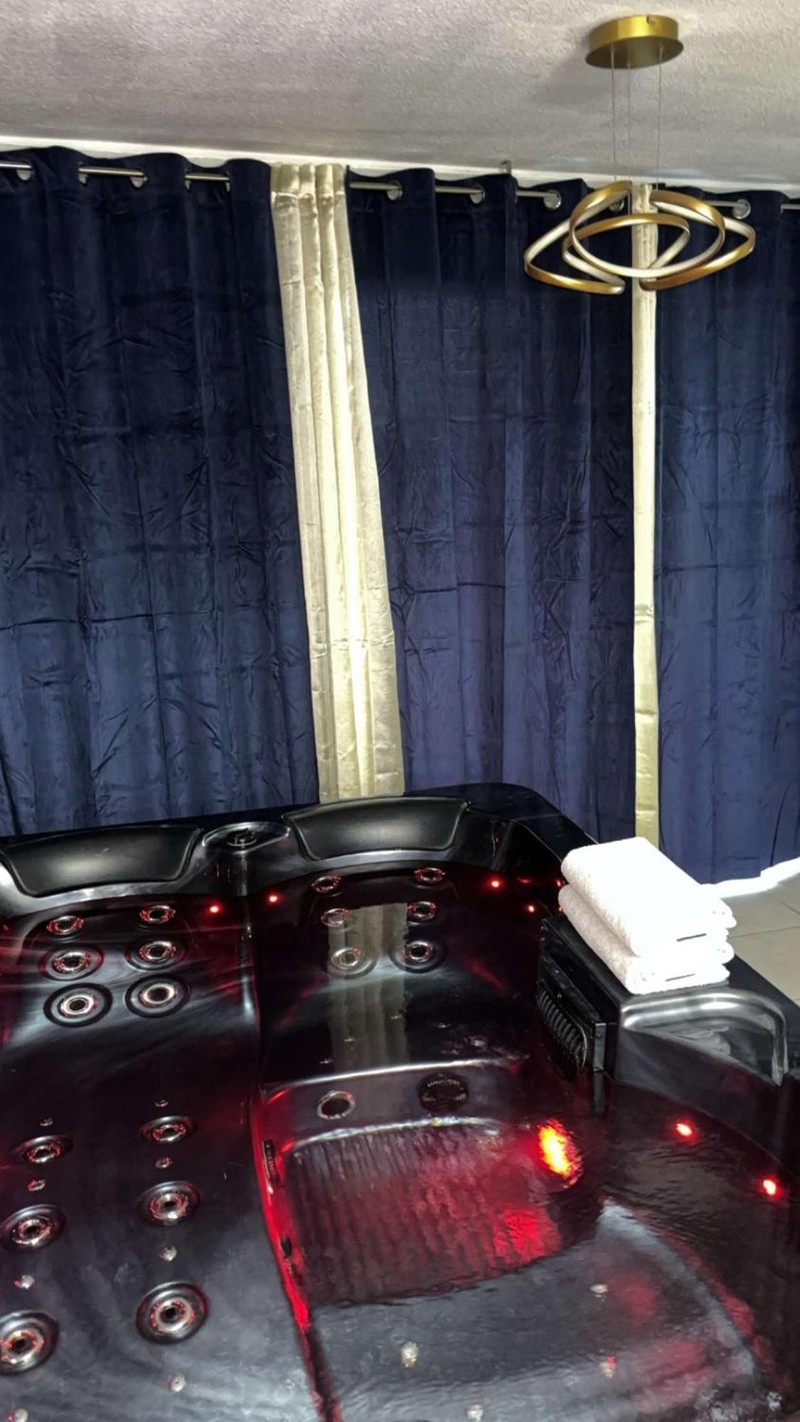 Suite Jacuzzi "Spa Privatif " Appartement Jacuzzi Toulouse Buitenkant foto